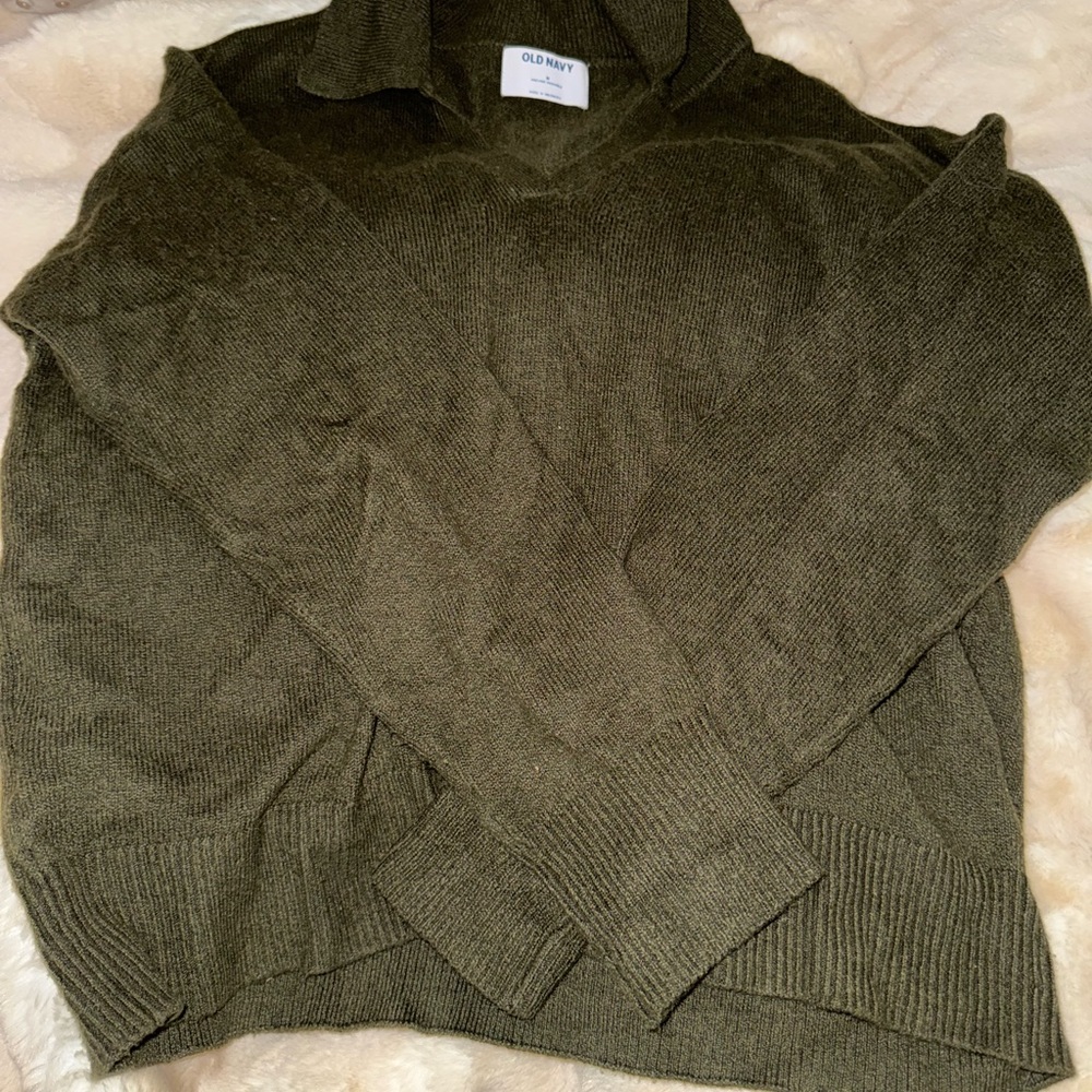 Old Navy Men's V-Neck Sweater in Olive Green